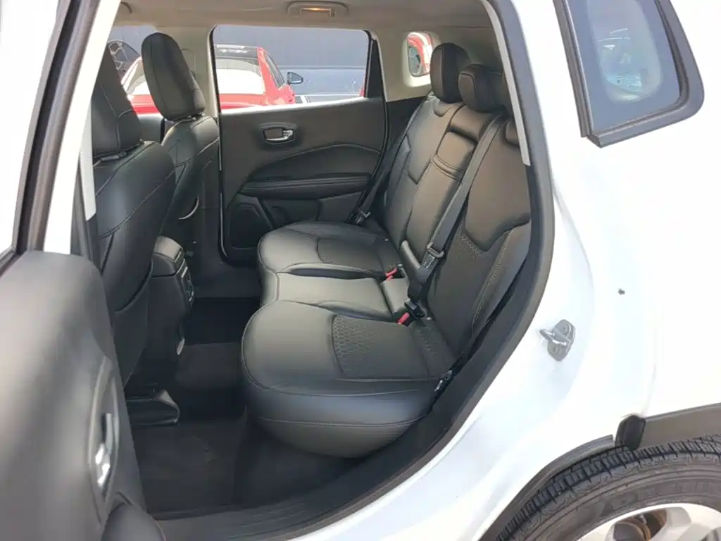Jeep Compass 2018 — фото 17