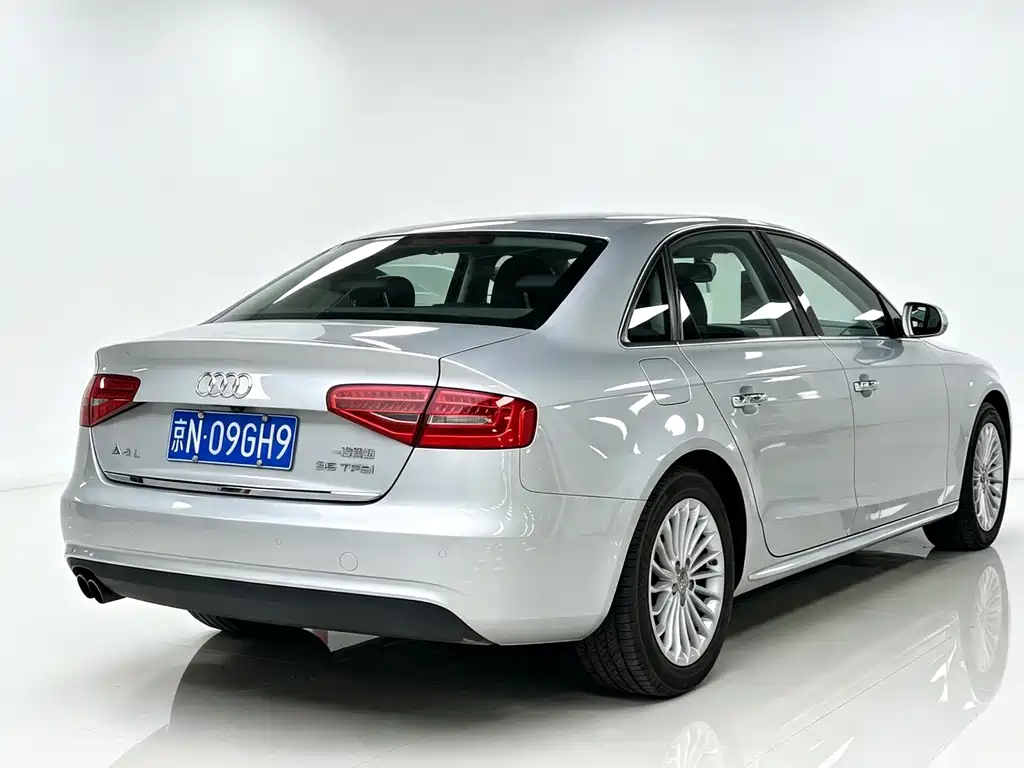 Audi A4L 2015