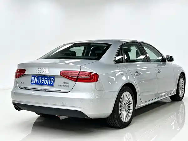 Audi A4L 2015