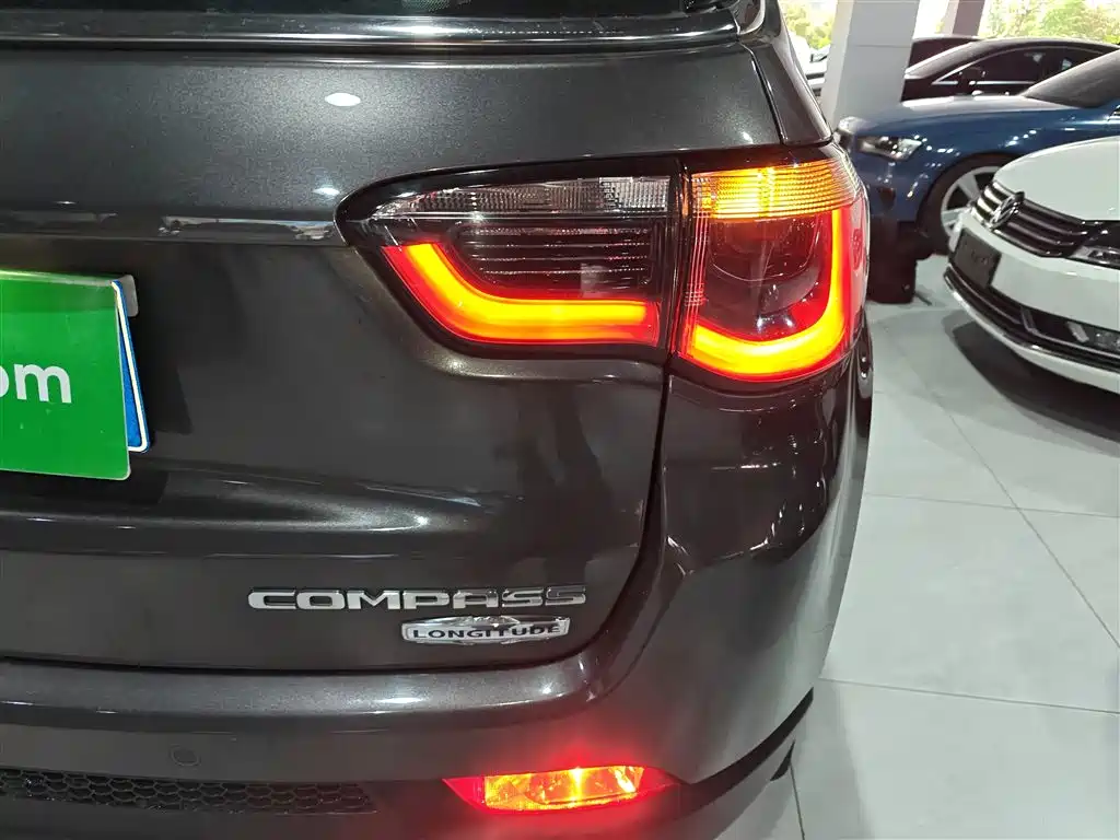 Jeep Compass 2017 — фото 8