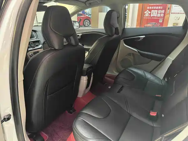 Volvo V40 2015