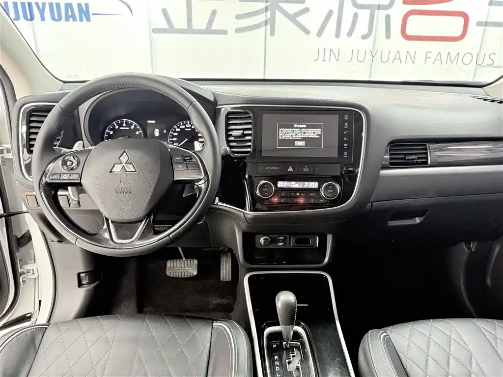 Mitsubishi Outlander 2020 — фото 11