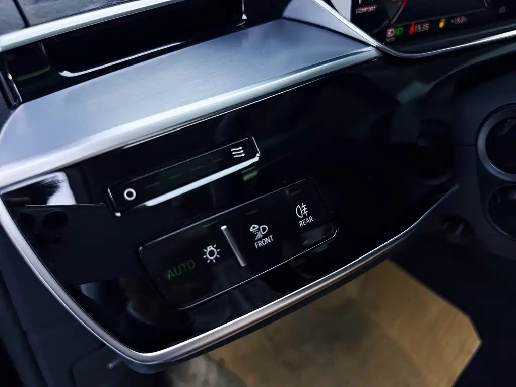 Audi A8 — фото 22