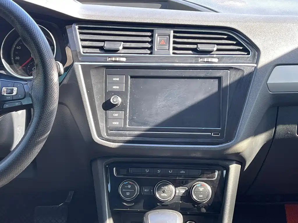 Volkswagen Tiguan L 2018 — фото 14