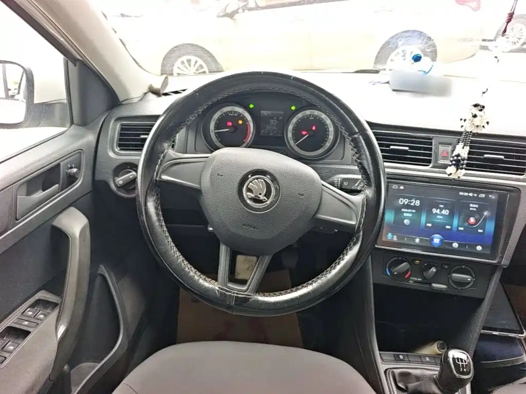 Skoda Rapid Spaceback 2019 — фото 11