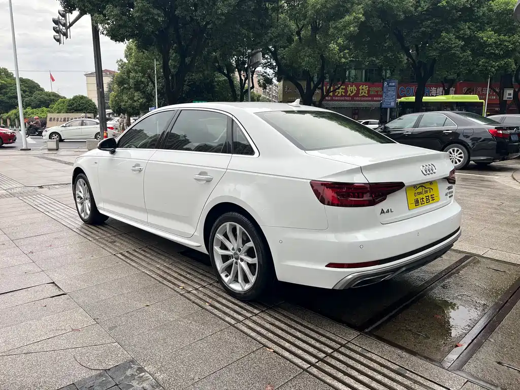 Audi A4L 2018