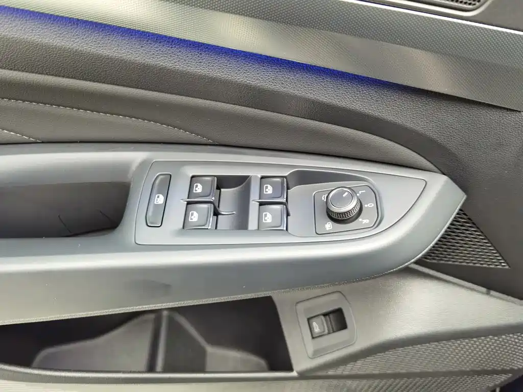 Volkswagen Passat 2023 — фото 9