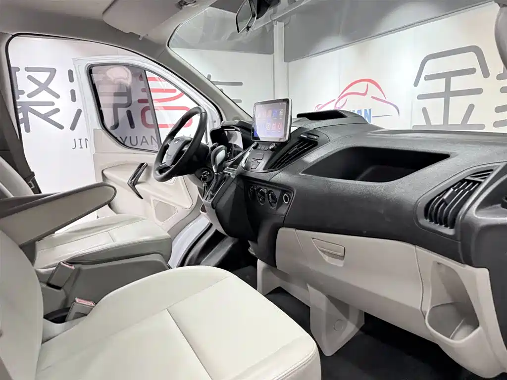Ford Tourneo 2021 — фото 17