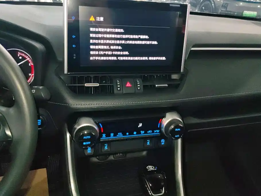 Toyota RAV4 2023 — фото 13