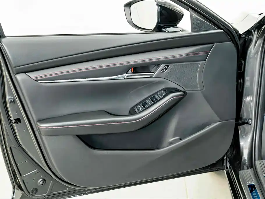 Mazda 3 Axela 2023 — фото 16