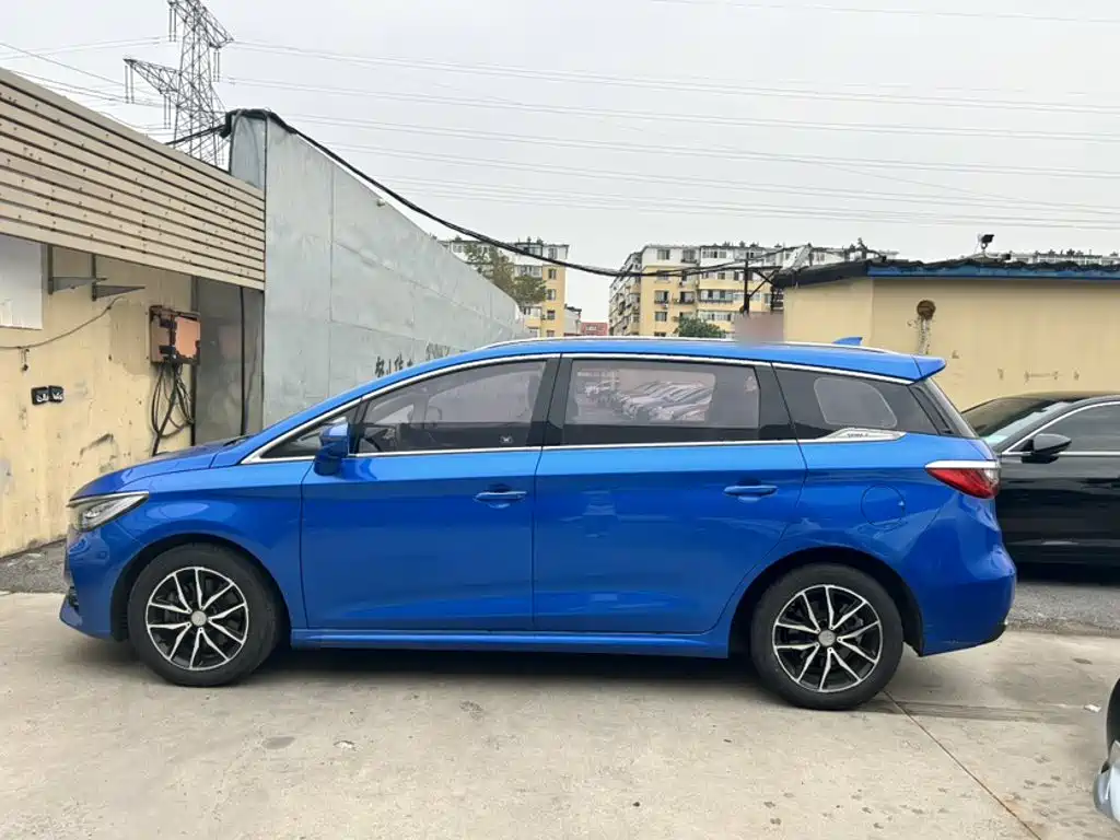 BYD MAX 2017