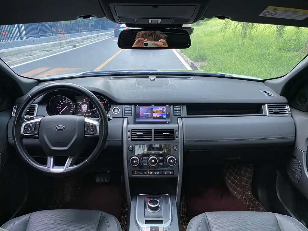 Land Rover Discovery Sport 2017 — фото 15