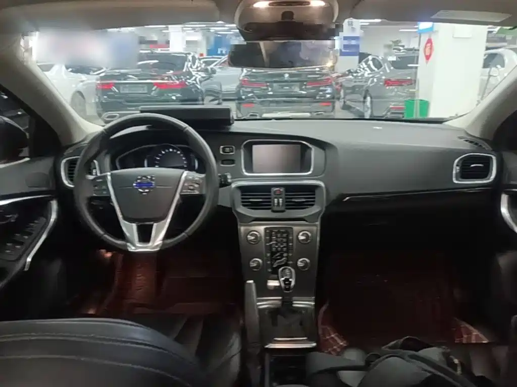 Volvo V40 2016 — фото 10