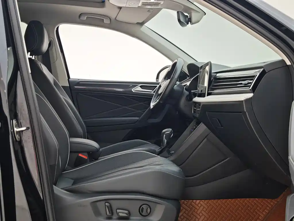 Volkswagen Tiguan L 2023 — фото 10