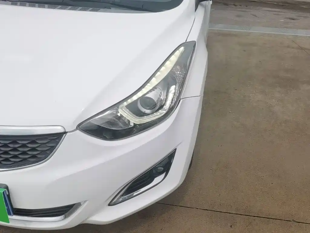 Hyundai Elantra 2017 — фото 18