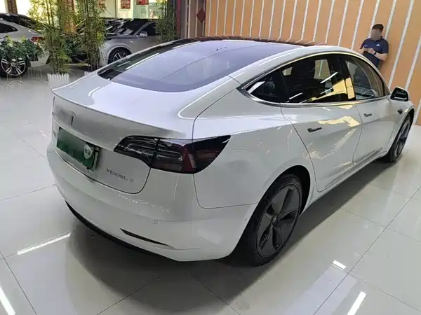 Tesla Model 3 2020