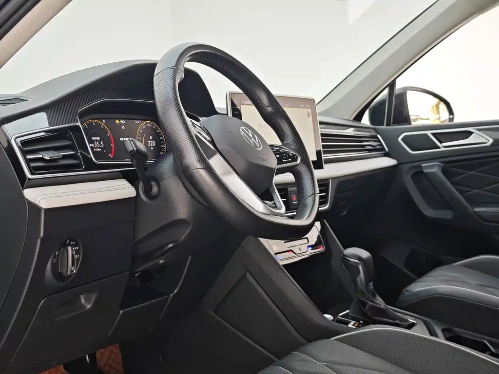 Volkswagen Tiguan L 2023 — фото 23