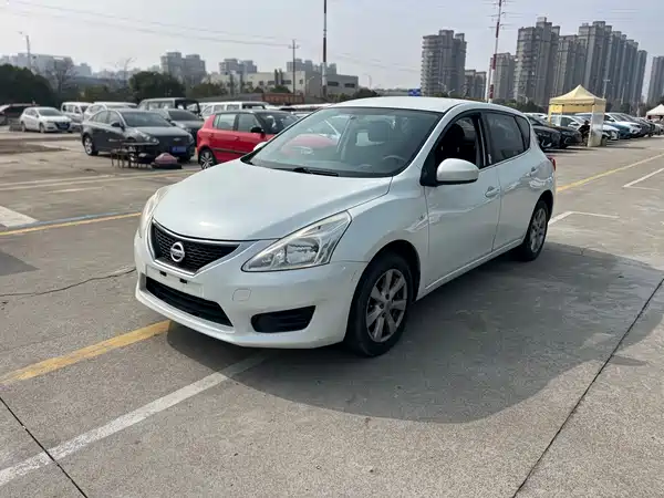 Nissan Tiida 2015