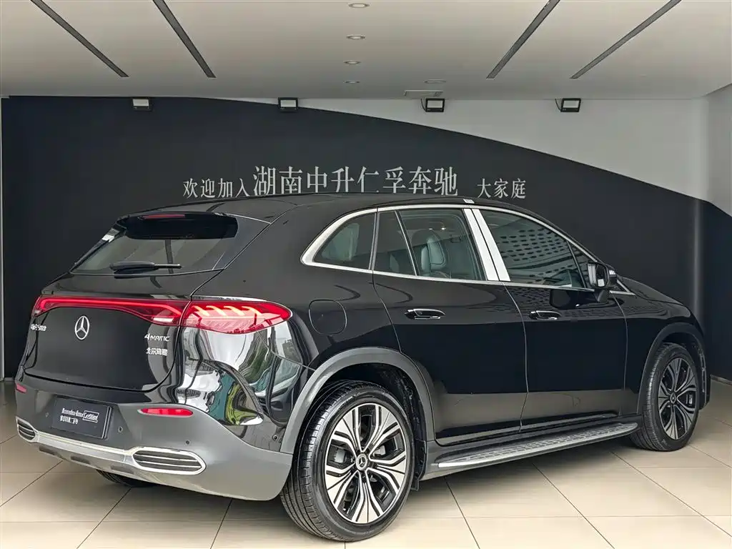 Mercedes-Benz EQE SUV 2026