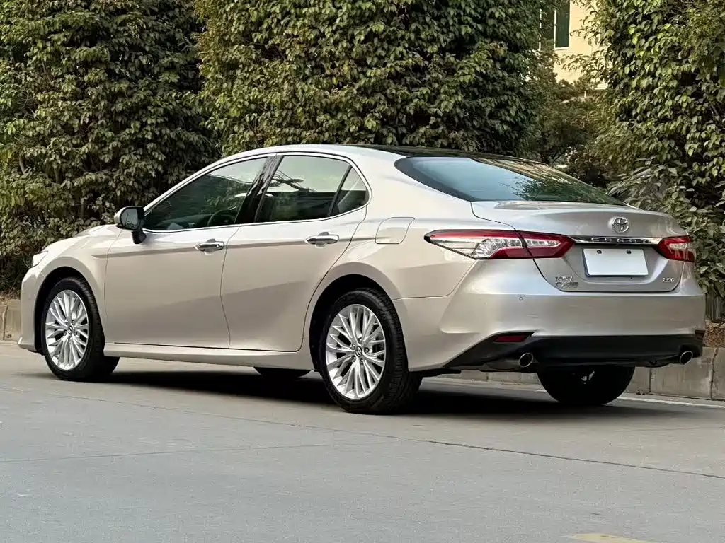 Toyota Camry 2018 — фото 8