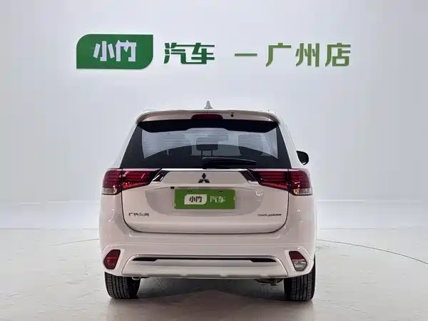 Mitsubishi Outlander 2023