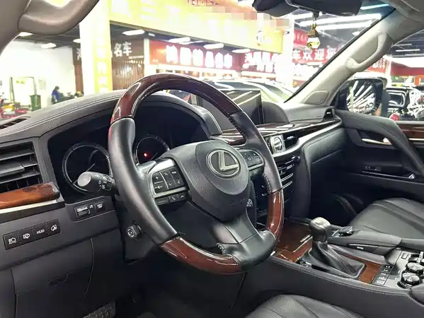 Lexus LX 2023