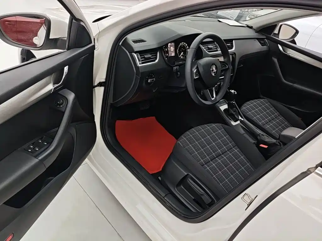 Skoda Octavia 2019 — фото 16