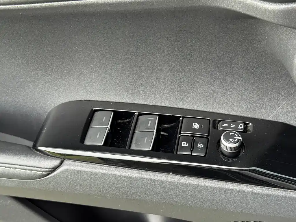Toyota Camry 2025 — фото 18