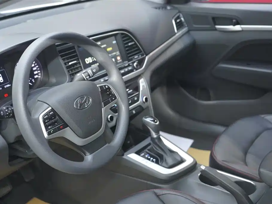 Hyundai Elantra 2017 — фото 13
