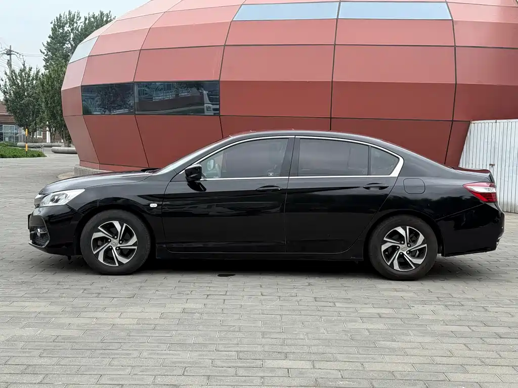 Honda Accord 2017 — фото 7