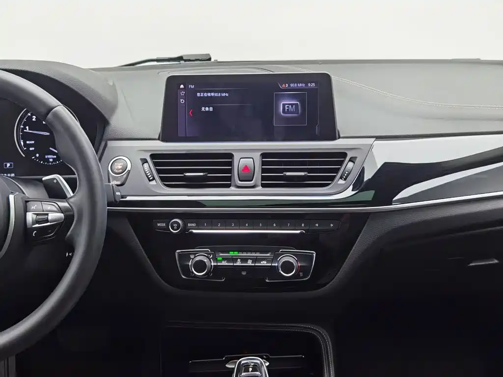 BMW 1 Series 2020 — фото 12