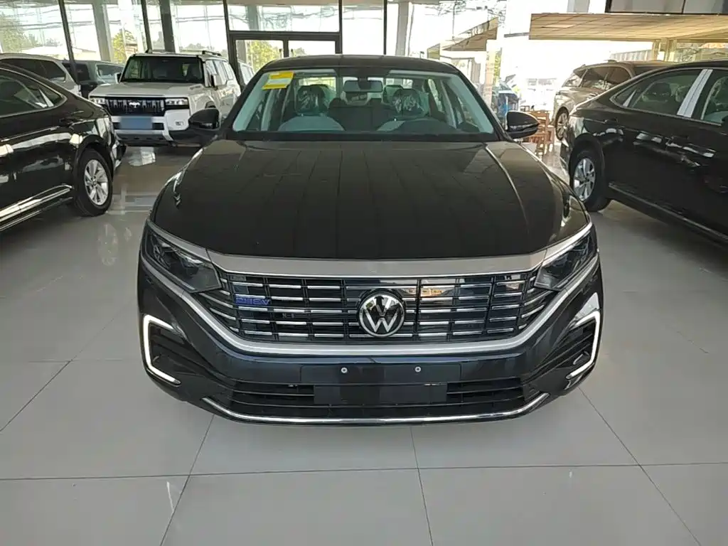 Volkswagen Passat Plug-In Hybrid 2026 — фото 3