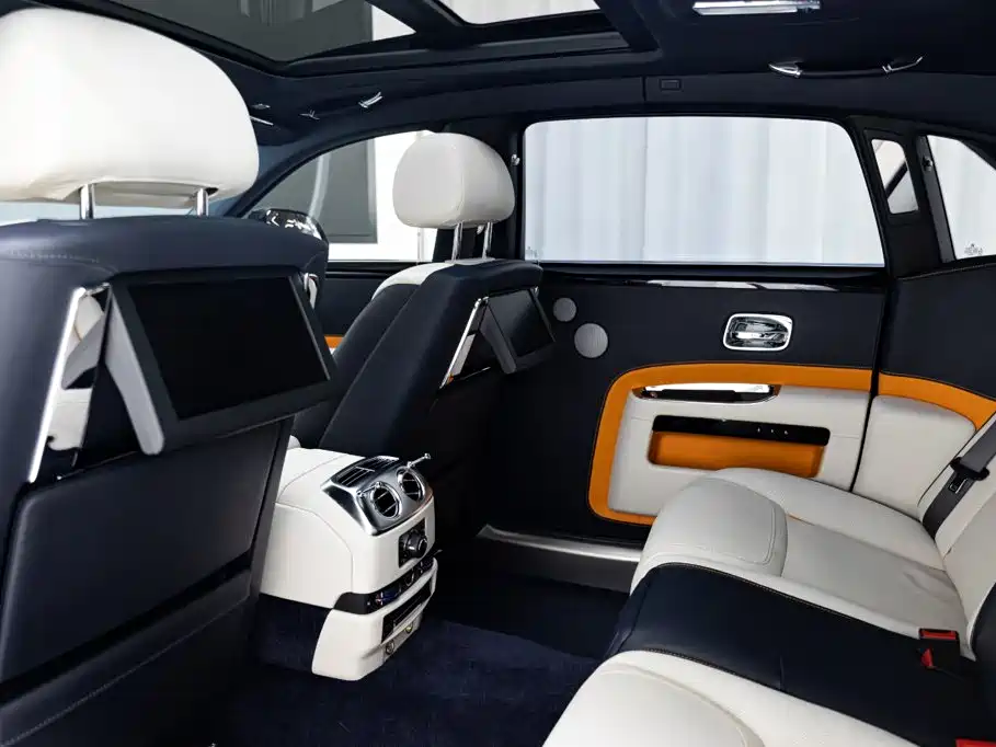 Rolls-Royce Ghost 2019 — фото 12