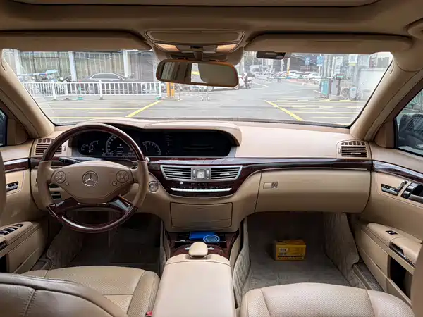 Mercedes-Benz S-Class 2012