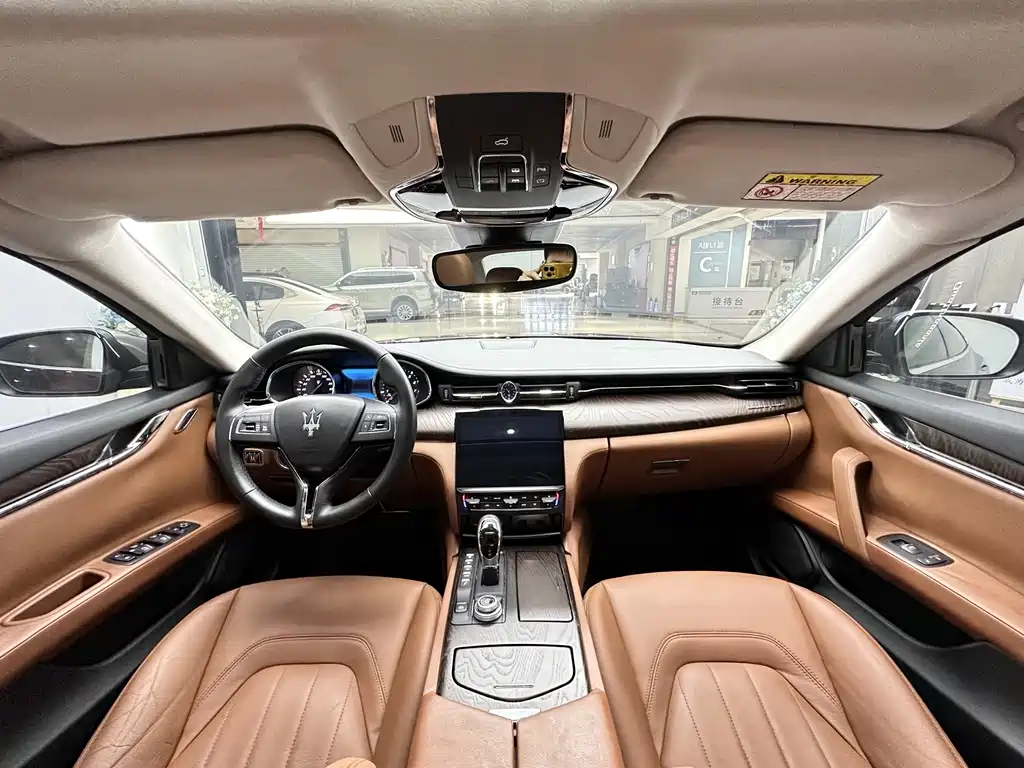 Maserati Quattroporte 2017 — фото 11