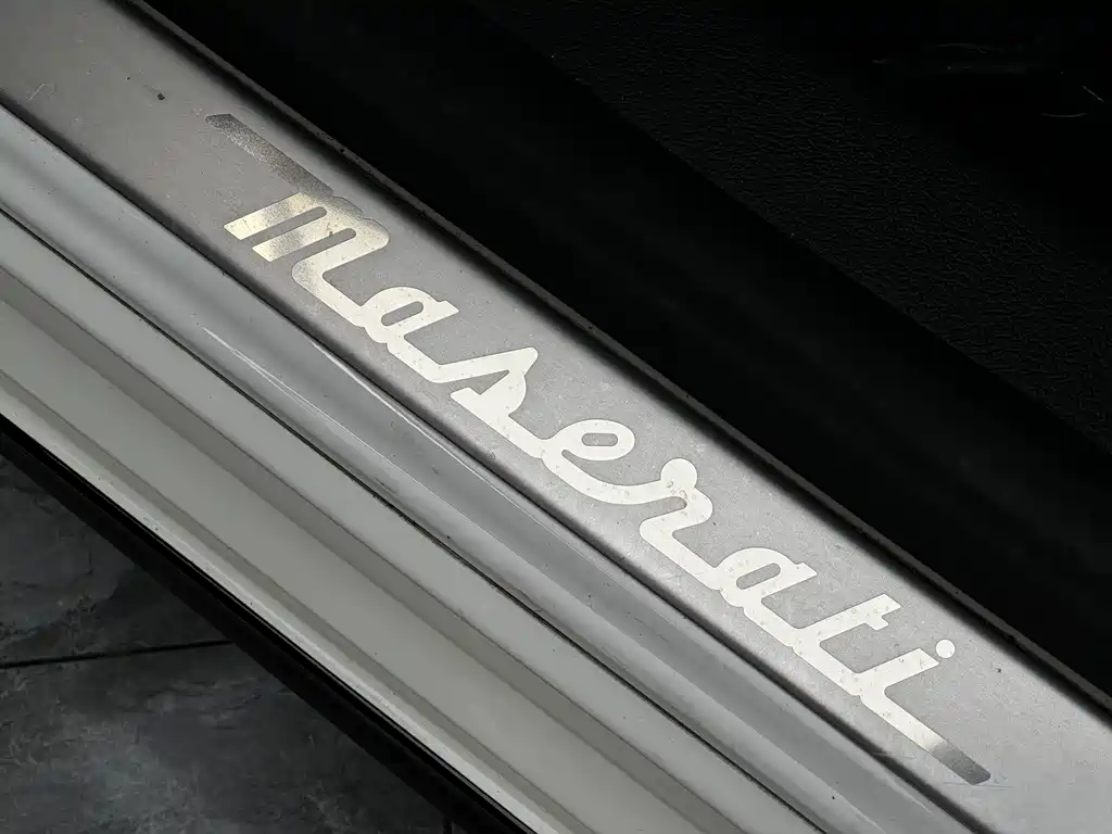 Maserati Quattroporte 2015 — фото 10