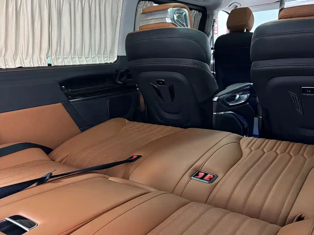 Mercedes-Benz V-Class 2020 — фото 12