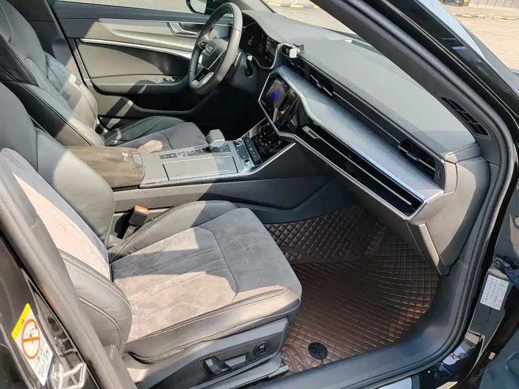 Audi A6L 2022