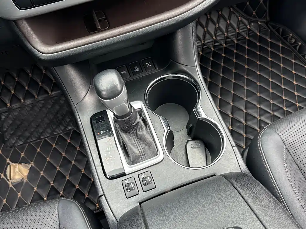 Toyota Highlander 2020 — фото 17