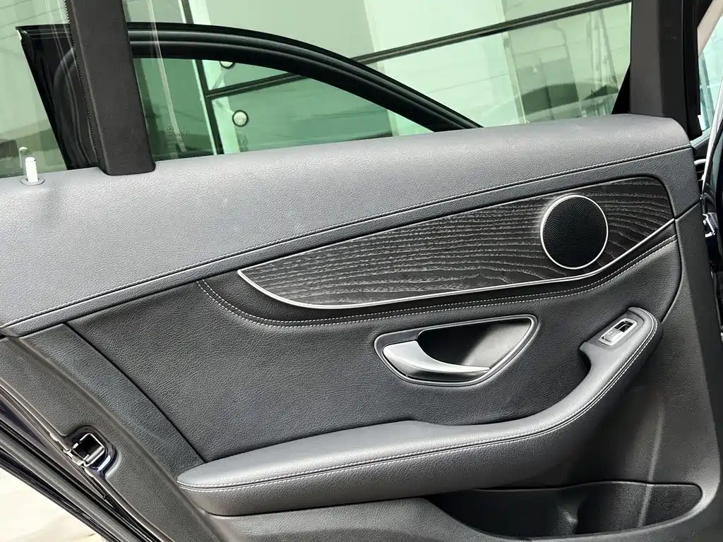 Mercedes-Benz C-Class 2019 — фото 16