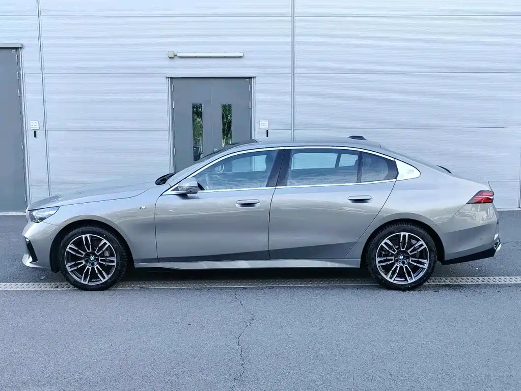 BMW 5 Series 2025