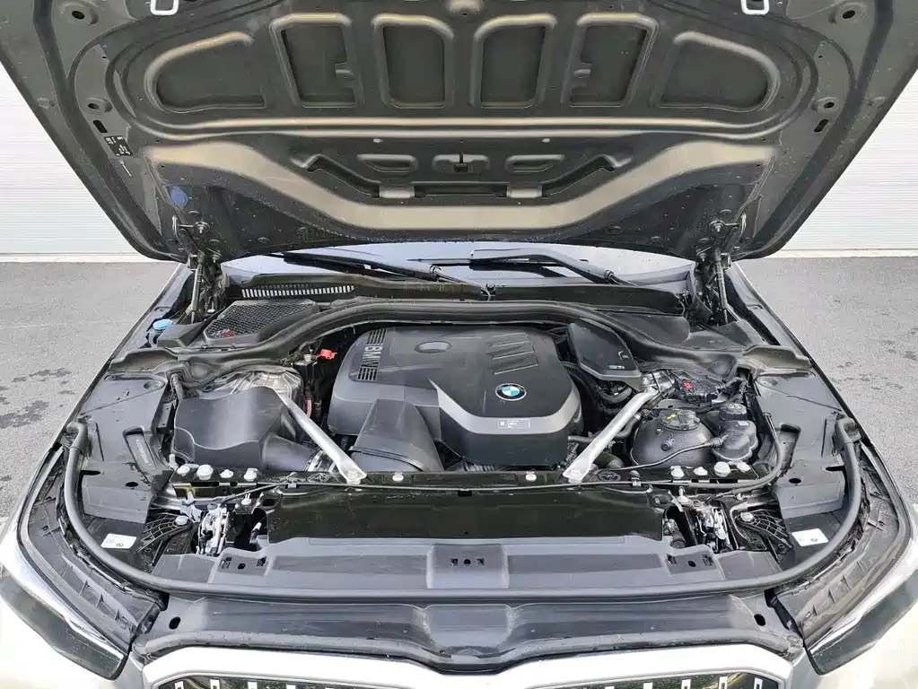 BMW 5 Series 2025 — фото 14