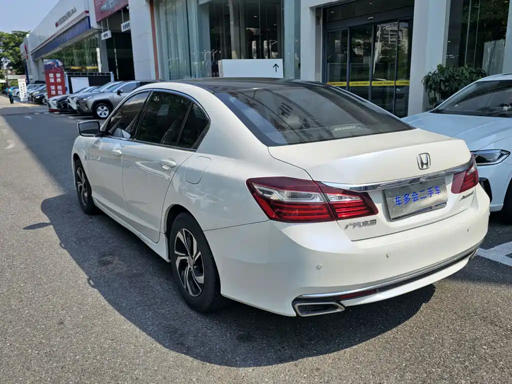 Honda Accord 2018 — фото 13