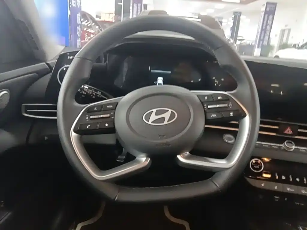Hyundai Elantra 2025 — фото 11