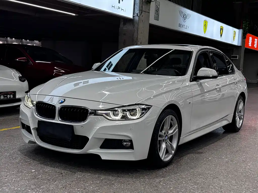 BMW 3 Series 2018 — фото 1