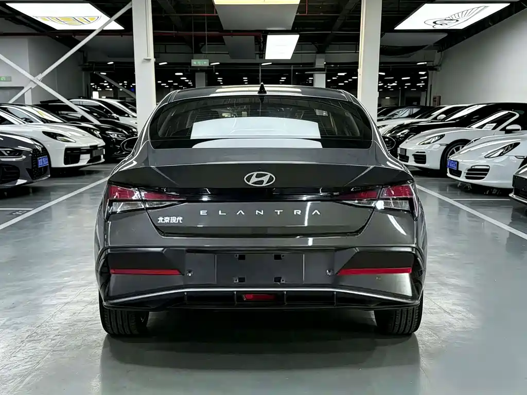 Hyundai Elantra 2024 — фото 13