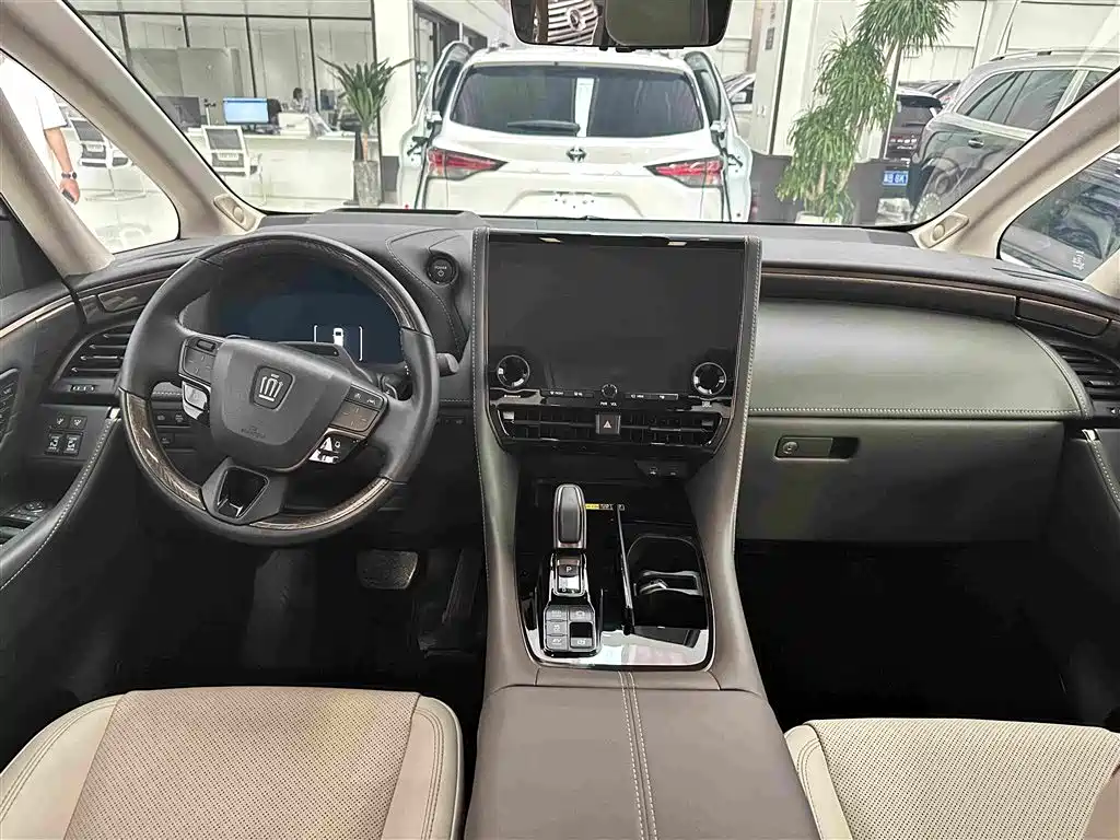 Toyota Vellfire 2025 — фото 18