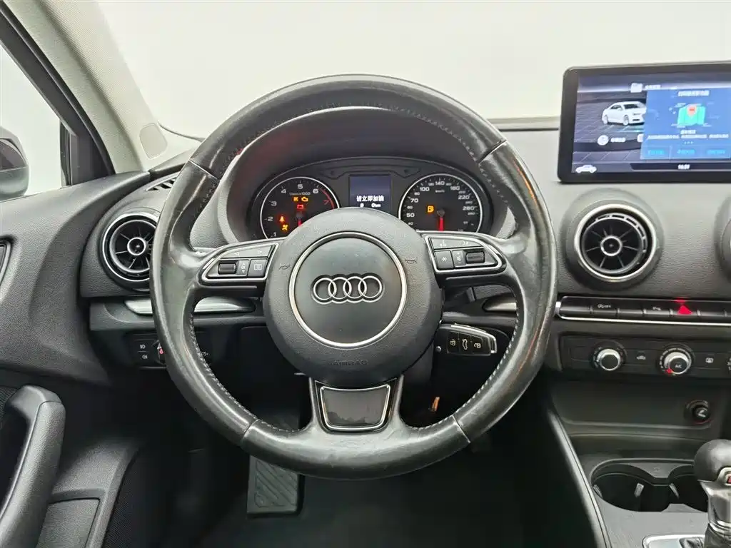 Audi A3 2017 — фото 11