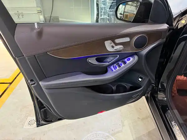 Mercedes-Benz GLC 2023
