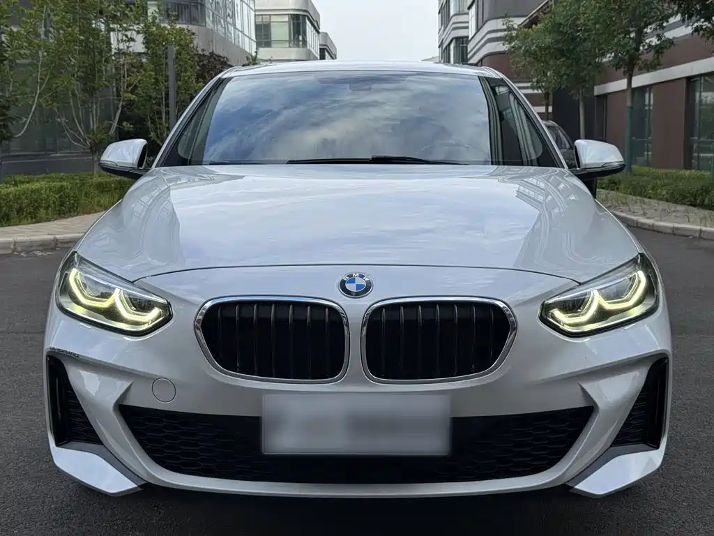 BMW 1 Series 2019 — фото 10